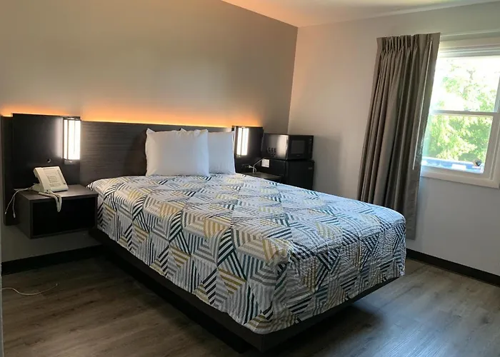 6 Hotel Rockford