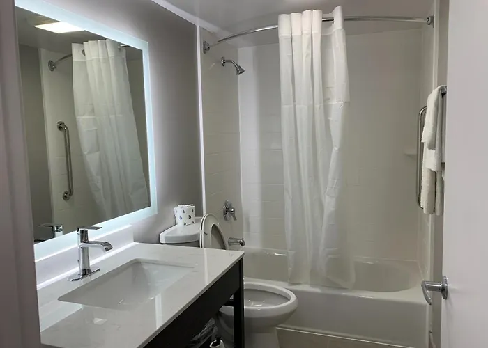 6 Hotel 4*