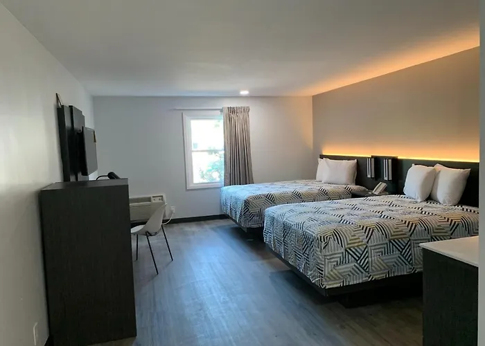 6 Hotel