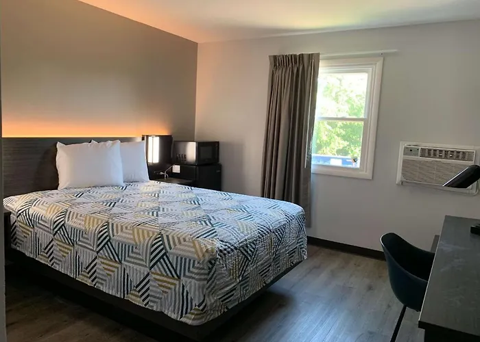 Hotel 6 Rockford
