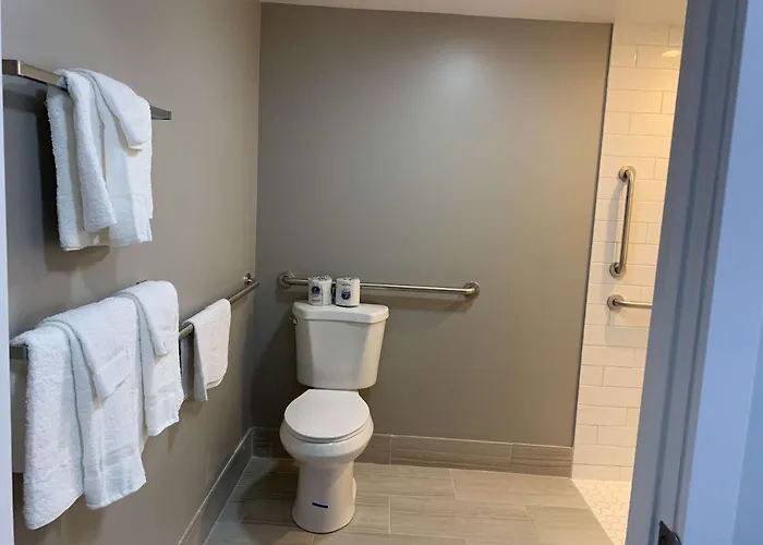 6 Hotel